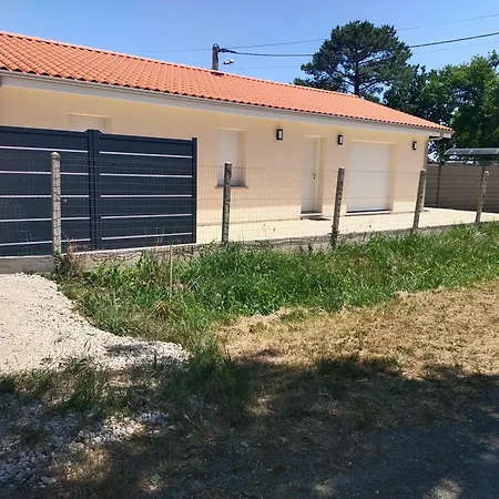 Maison Neuve , 3 Chambres, Proche Commodites, Cloturee, Climatisation, Terrasse Semesterbostad