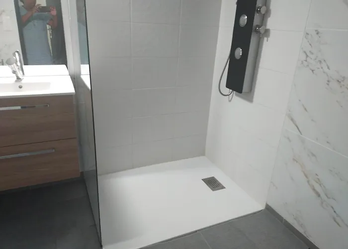 Maison Neuve , 3 Chambres, Proche Commodites, Cloturee, Climatisation, Terrasse